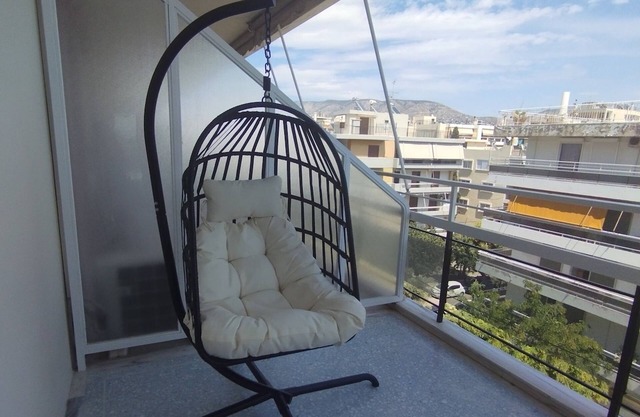 Spacious Seaside Flat at Alimos