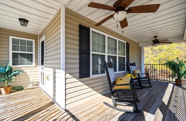 Spacious Serene 3BR Near LakePoint & DT Acworth