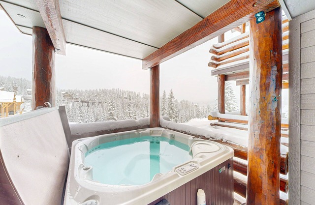 Spacious ski-in/ski-out townhome located in Moonlight Basin with private hot tub