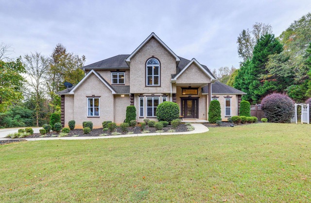 Spacious Stockbridge Manor: Pool Table, 2 Kitchens