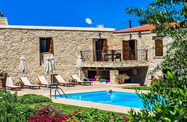 Spacious stonebuilt villa in a tranquil setting!
