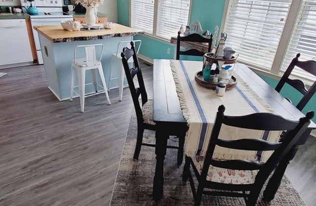 Spacious townhouse near the bay and close to Rehoboth, Lewes and Bethany