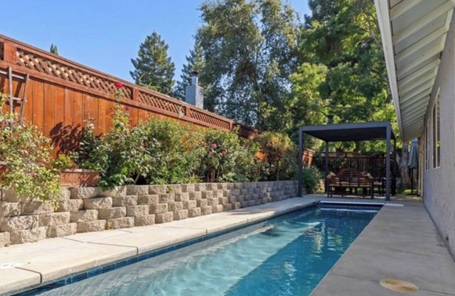 Spacious Tropical Oasis with Pool & Hot Tub