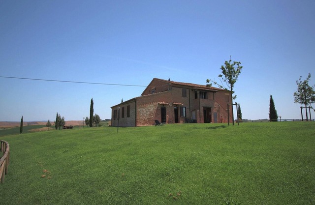 Spacious Tuscan Farmhouse
