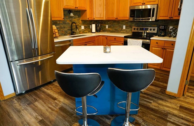 Spacious Twin Home near West Acres and Sanford Medical Center