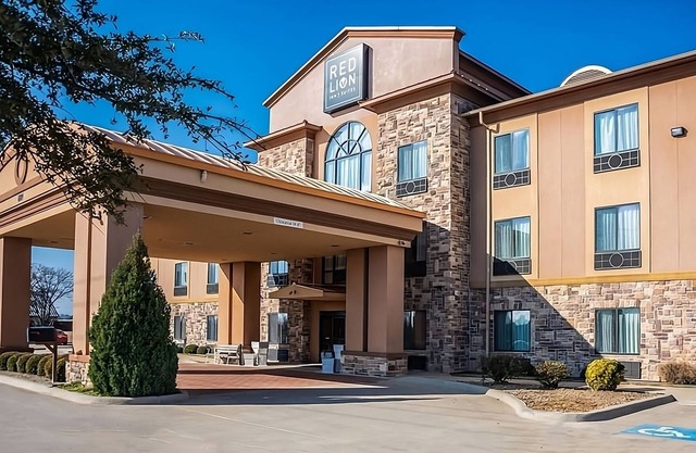 Spacious Unit for Business Travel, Free Breakfast, Free Parking, Free Wifi