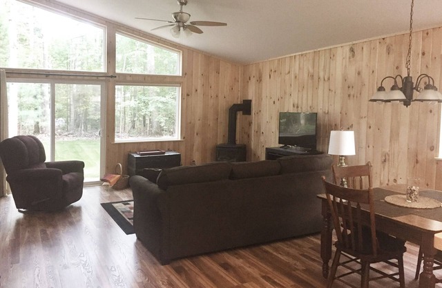 Spacious Up North Cottage Nested in the Tall Timbers