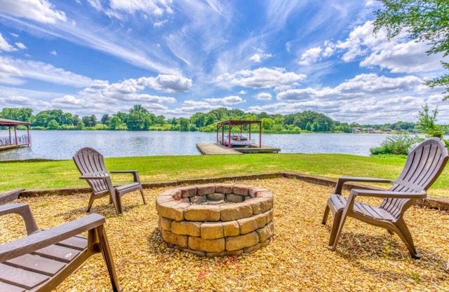 Spacious, Updated, Modern Lake home near RTJ Golf Course