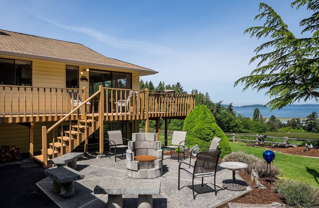 Spacious view home that captures the serenity and beauty of Lopez Island