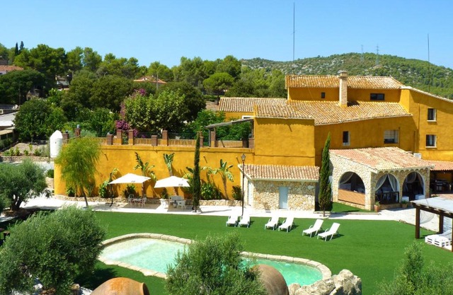 Spacious villa in Can Trabal with private pool and jacuzzi 980 m²