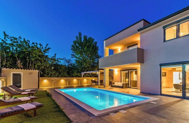 Spacious villa in Pula with heated pool