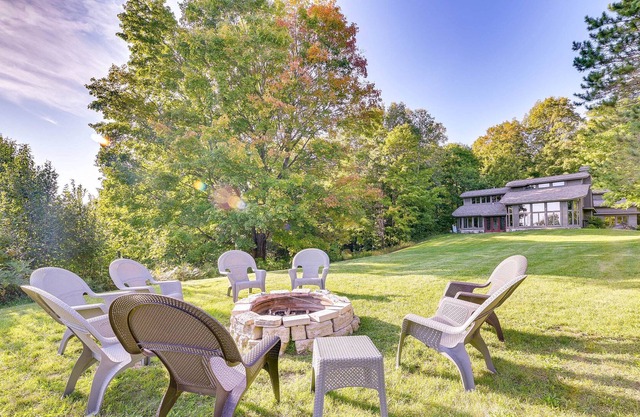 Spacious Villa Retreat: 4 Mi to Lake Charlevoix!