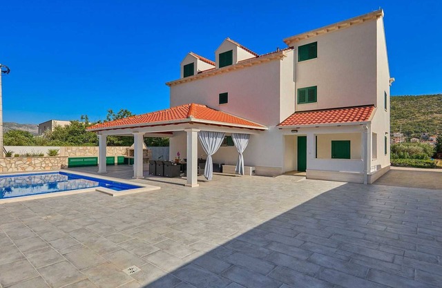 Spacious villa with elevator near Dubrovnik