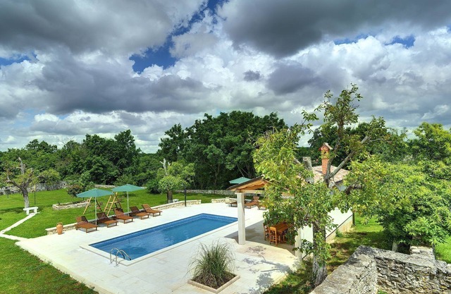 Spacious villa with private pool, volleyball court and barbecue area