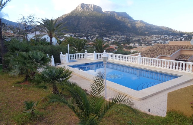 Spacious villa with private pool near the beach