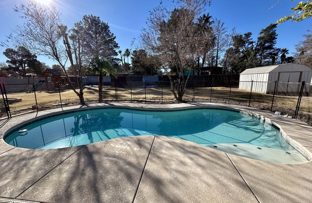 Spacious w/pool, Volleyball, & more! 12 guests
