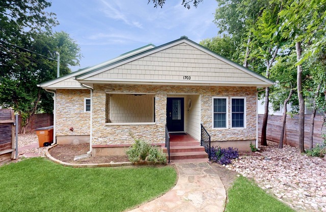 Spacious, well-appointed home with dog-friendly fenced yard - 1 mile to downtown