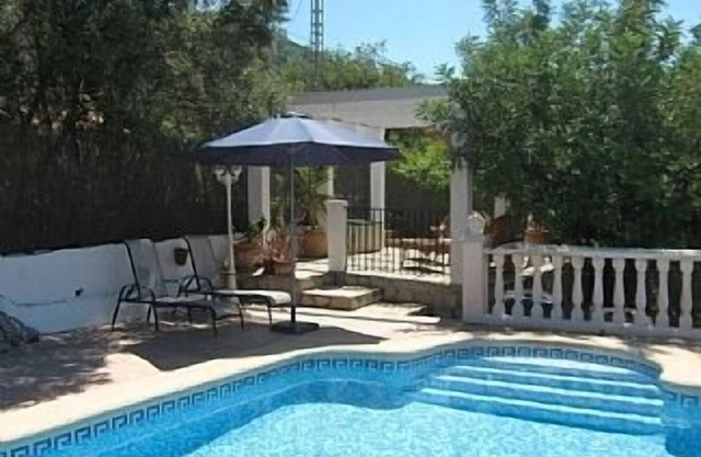 Spacious, well equipped villa w/ private, secure pool & beautiful mountain views