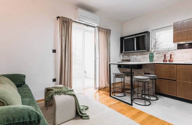 Spaciouses 1-bedroom apartments with AC, WiFi in superb Bilice