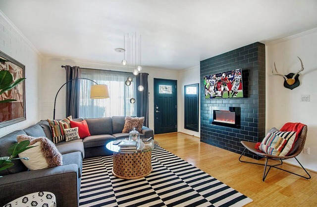 Sparkling Clean, Quite, Valley Ho, Perfect Location! Walk, Run, Bike, Baseball!