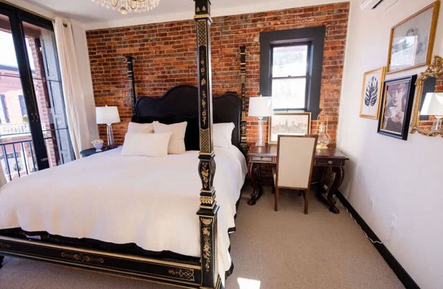 Speakeasy King Room (Rm1)