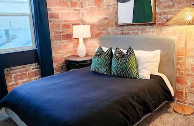 Speakeasy Queen Room (Rm 7)