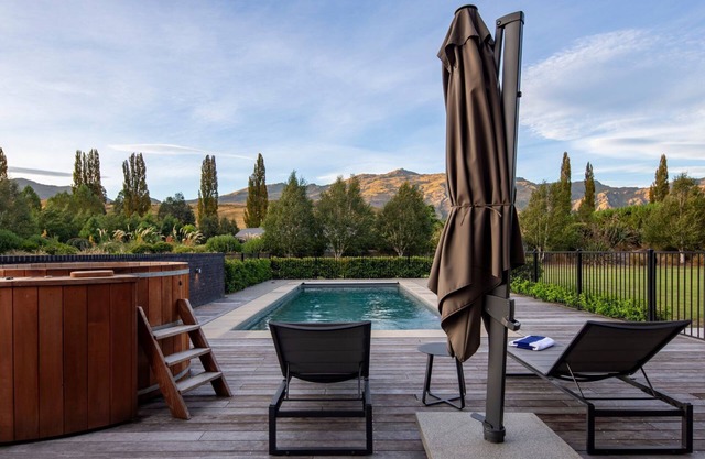 Speargrass Lodge|Pool |Fireplace |Hot Tub