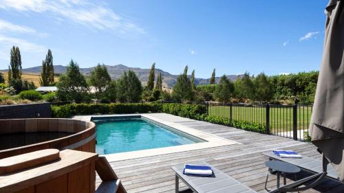 Speargrass Lodge- Pool- Fireplace- Hot Tub- BBQ