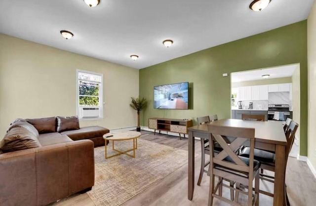 Spectacular and Spacious 3-bedroom apartment with AC and heater in Mount Vernon.