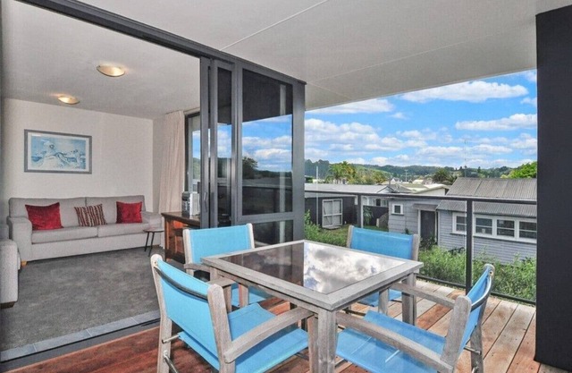 Spectacular Apartment with Spa pool, Heated Swimming pool, Private Decks & more!