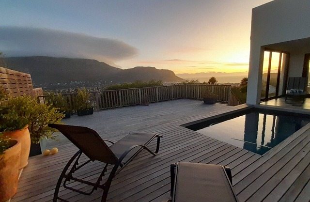 Spectacular house overlooking False Bay.