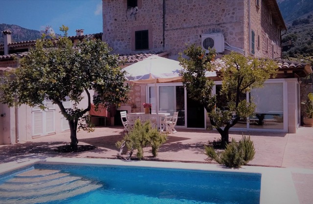 Spectacular house with pool in biniaraix