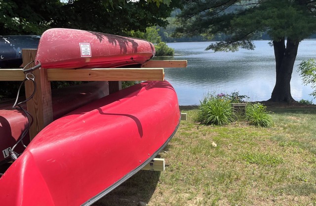 Spectacular kid friendly home 2 minutes to Luzerne beach, 10min to Lake George!