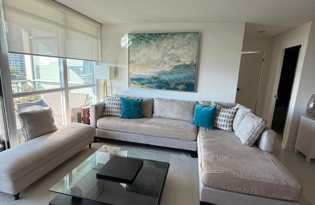 Spectacular Large 3 Bedroom 3 Bath Condo Downtown Toronto Lakeview