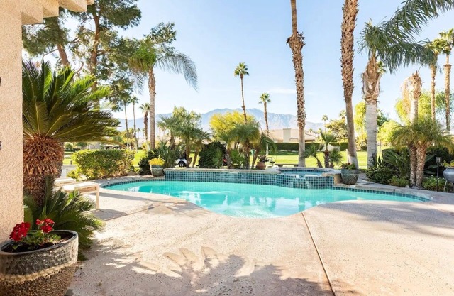 Spectacular Mountain View’s with PRIVATE Pool/Spa! Luxuriously decorated villa!