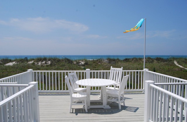 Spectacular Oceanfront Family Cottage Retreat in Atlantic Beach!