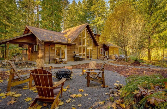 Spectacular Private Mountain Cabin on 6 Acres, Epic Outdoor, Hot Tub, Game Room, Pond