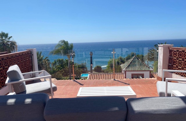 Spectacular views, perfect location!