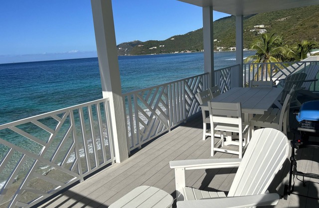 Spectacularly situated Beach Front High Tide@ The Tides at Little Apple Bay.