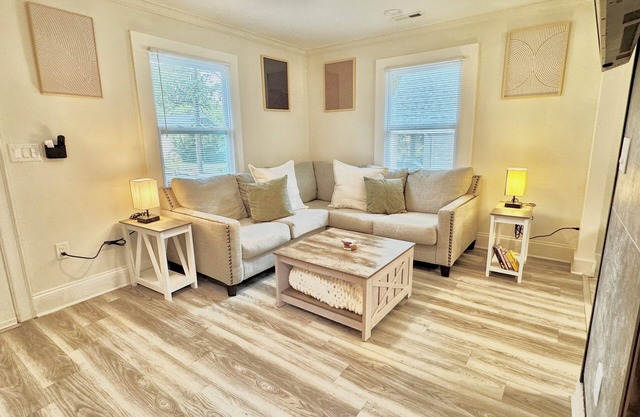 Spectrum | No Cleaning|Dog Fee | Bank of America | Downtown | Fenced Yard |