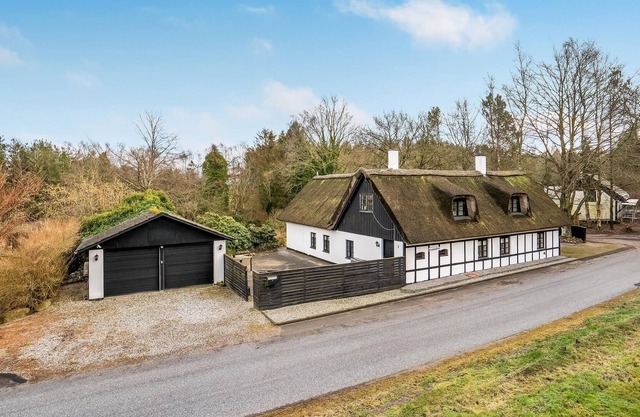Spend a nice vacation in this cozy cottage with views over the countryside and large private garden.