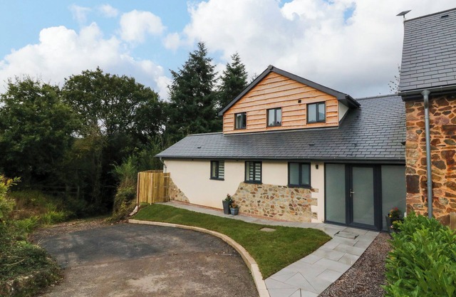 SPICERY, pet friendly, with hot tub in Tedburn St Mary