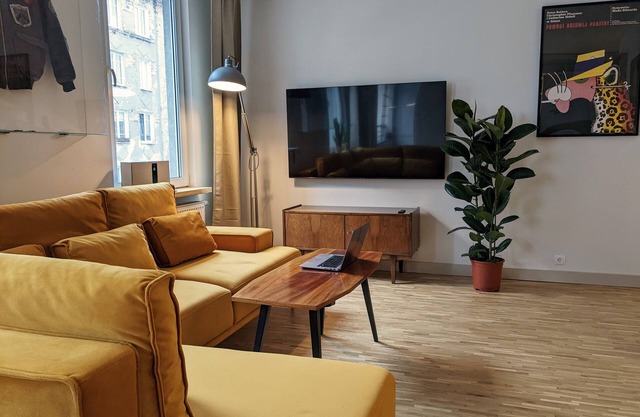 Spielberg by mythings: Spacious 2 BR apartment with a garage (80 sqm)