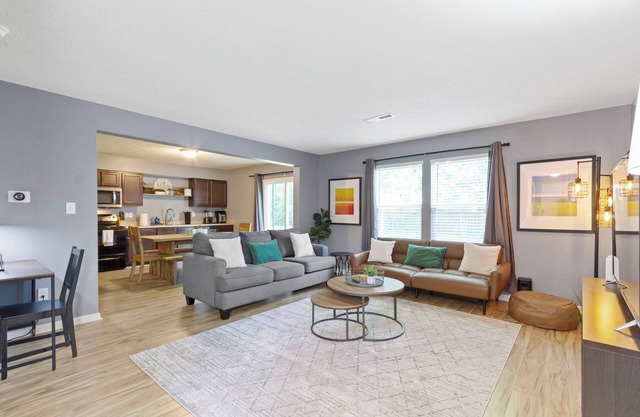 Splendid 4 Bed/2.5 Bath- Near Speedway