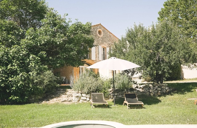Splendid building in the heart of a Provencal vineyard