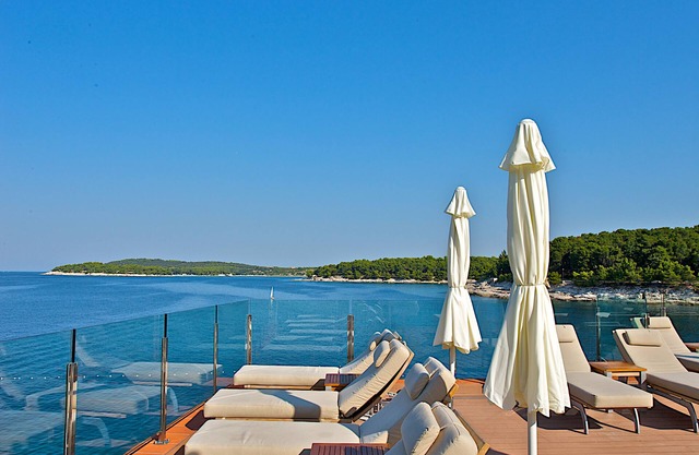 Splendid Golden Rocks Resort