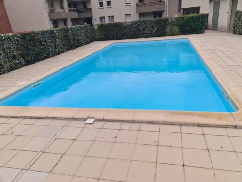 Splendid T2 Piscine en été avec terrasse, Airbus et Aéroport