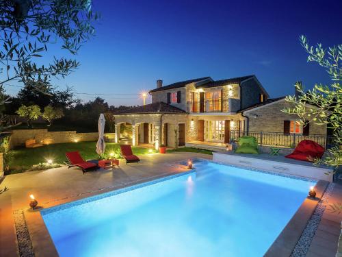 Splendid Villa with Private Swimming Pool
