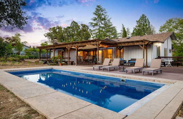 Splendid Wine Country Escape: Pool, AC & Near Healdsburg and Michelin Dining.