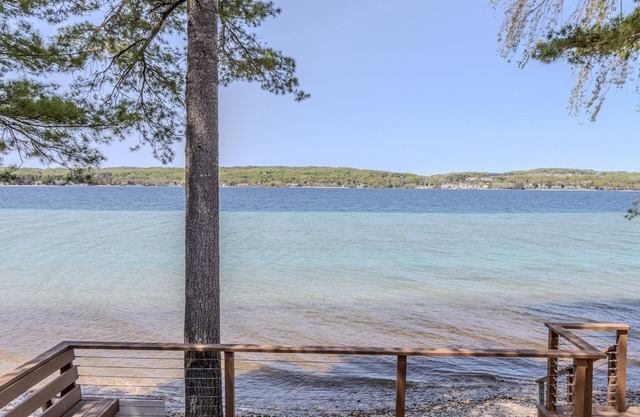 Splendor has Private access to Suttons Bay